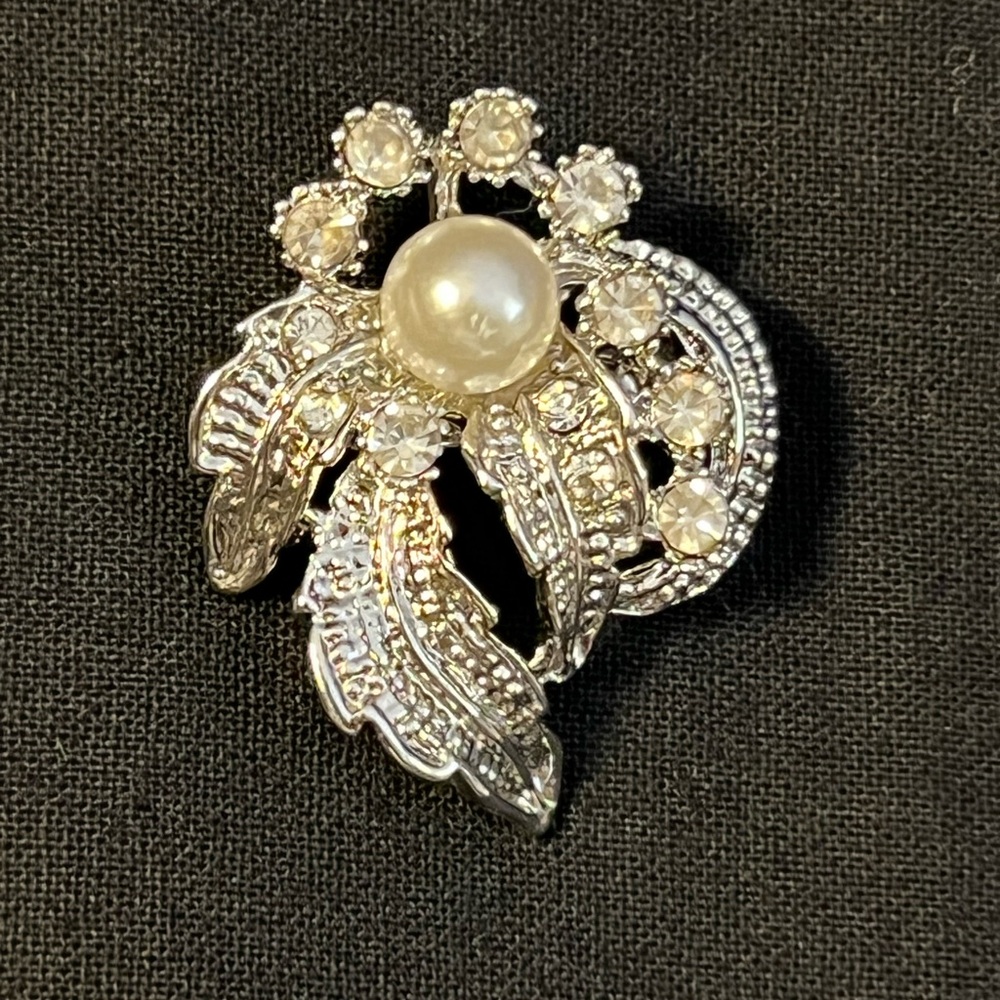 Vintage Rhinestone & Pearl Brooch